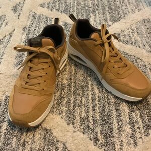 Men’s Skechers sneakers